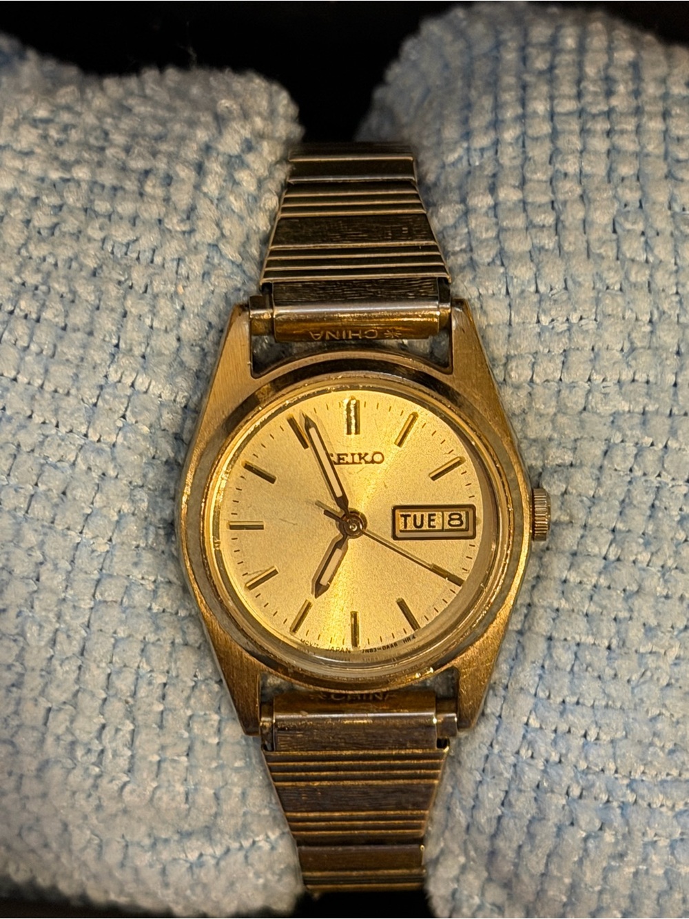 Vintage 1993 Ladies Seiko 7N83-0011 Gold-Tone 24mm Quartz Day-Date Elegant Watch